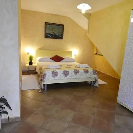 Klimatisierte In Tar Mit Garten, Terrasse Und Grill Poreč