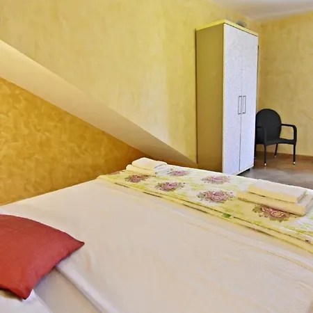 Apartment Klimatisierte In Tar Mit Garten, Terrasse Und Grill Poreč