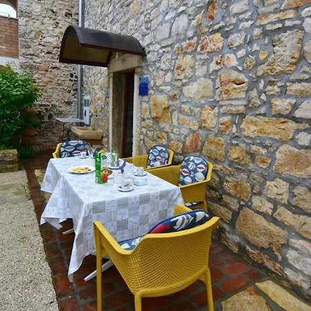 Klimatisierte In Tar Mit Garten, Terrasse Und Grill Apartment *