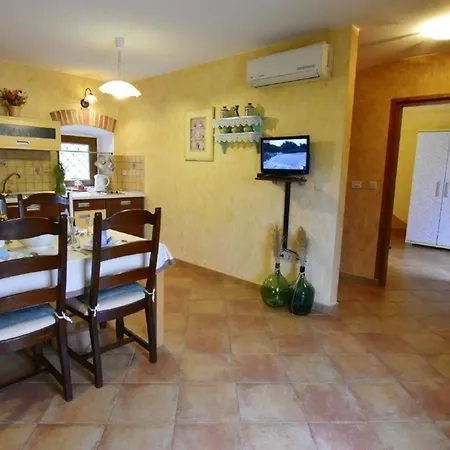 Apartment Klimatisierte In Tar Mit Garten, Terrasse Und Grill Poreč